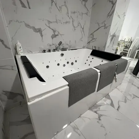 Jacuzzi 公寓 *
